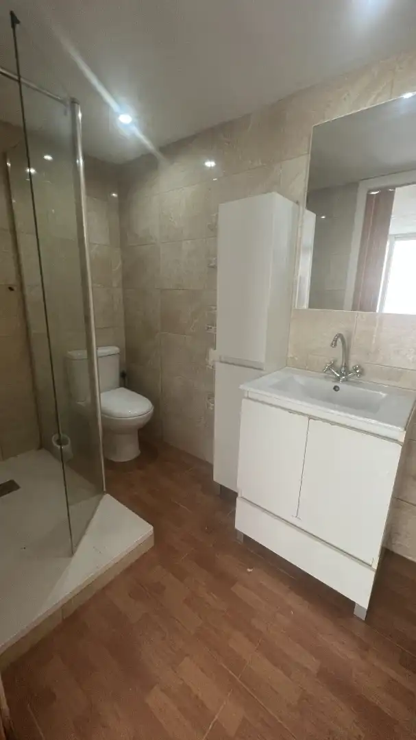 Baño de Local en venta en Terrassa con Parquet y Alarma