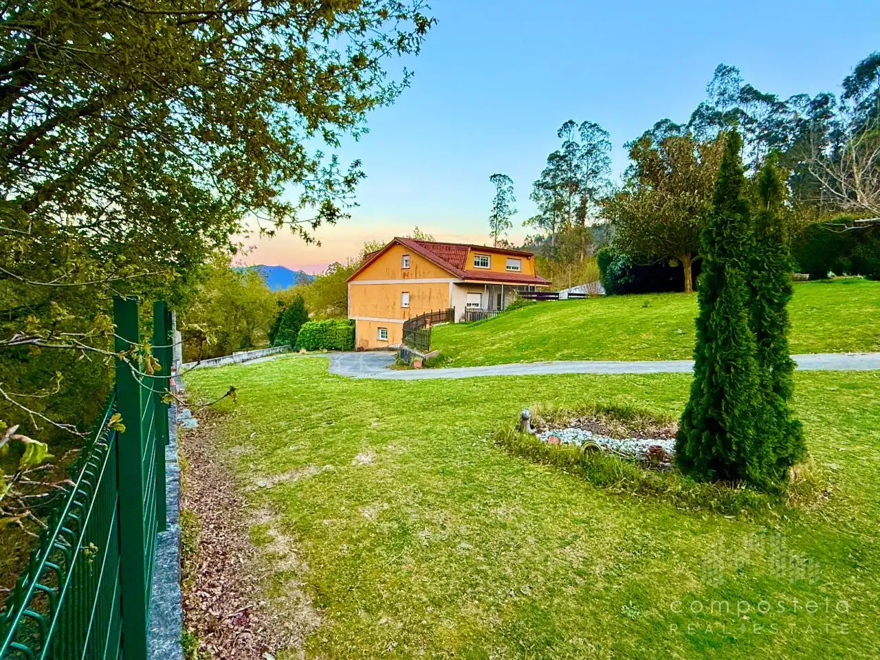 Vista exterior de Casa o xalet en venda en Rois amb Calefacció, Jardí privat i Terrassa