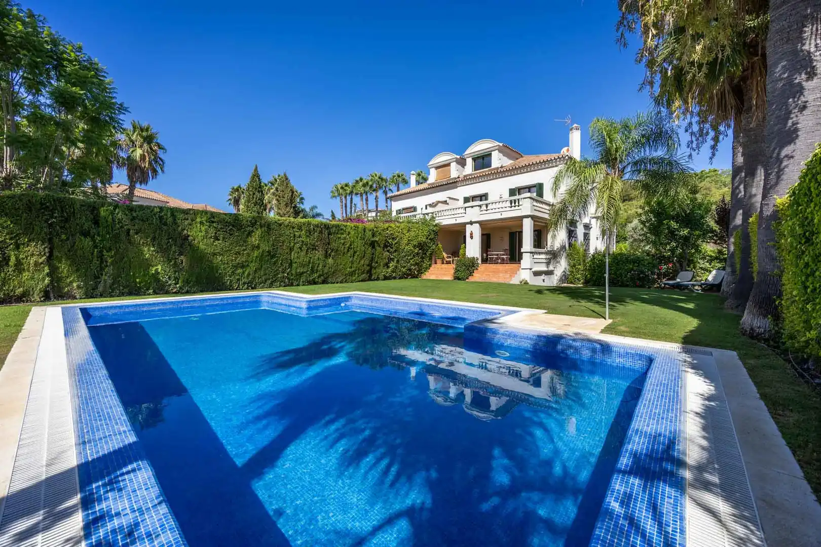 Casa aparellada amb piscina en venda a Sotogrande Alto, imagen 2