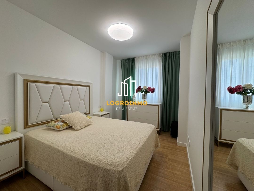 Bedroom of Flat for sale in  Logroño  with Air Conditioner, Heating and Terrace