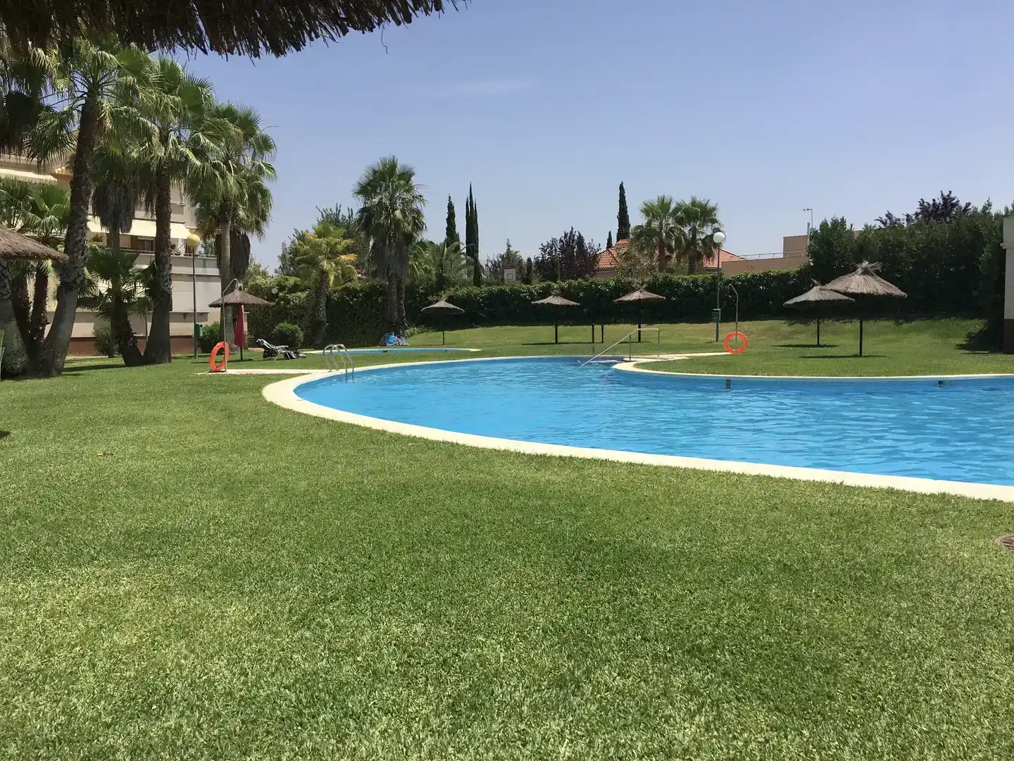 Schwimmbecken von Wohnung zur Miete in Badajoz mit Klimaanlage, Privatgarten und Parkett