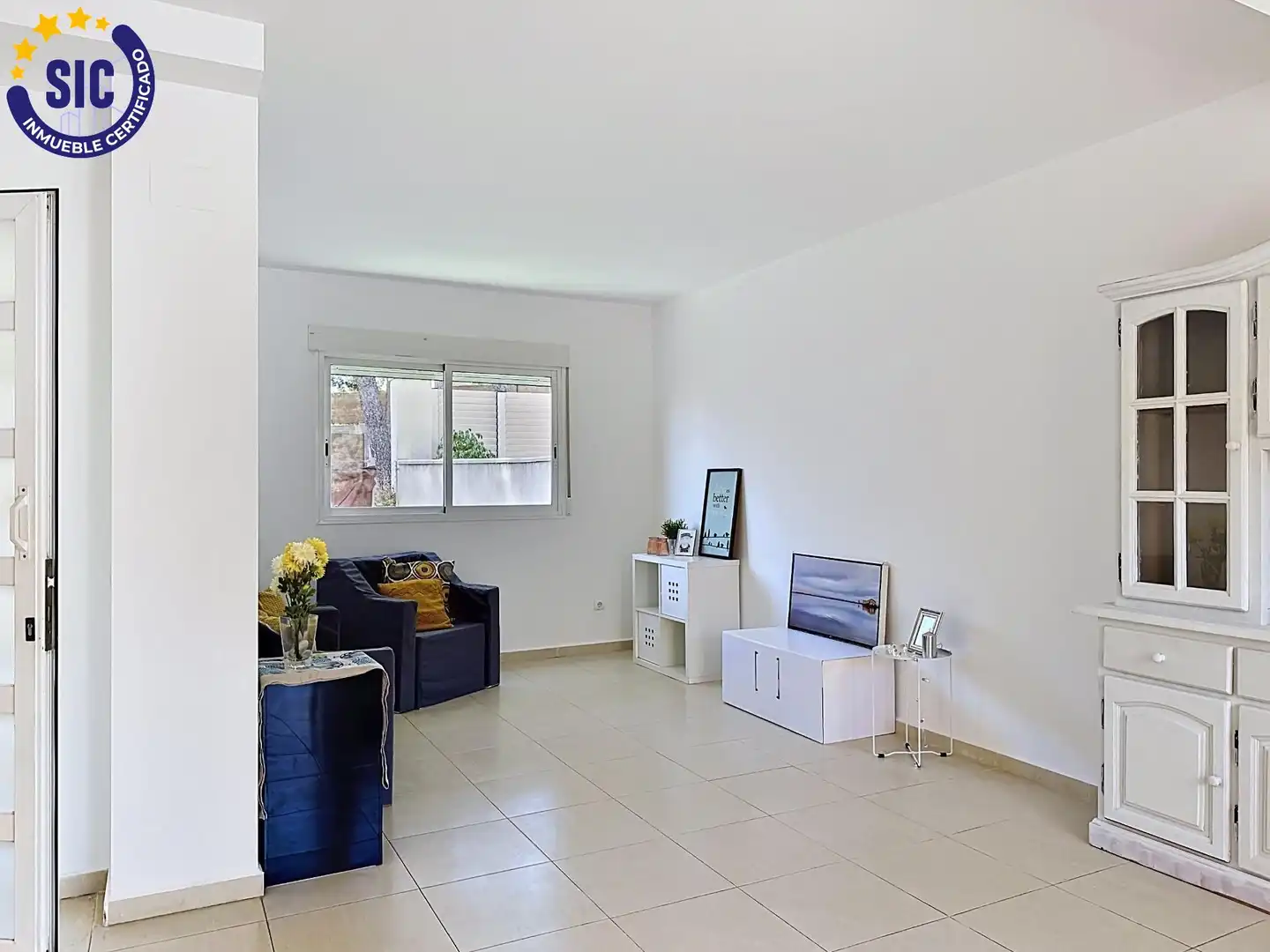 Sala de estar de Casa adosada en venta en Serra con Jardín privado, Terraza y Piscina comunitaria