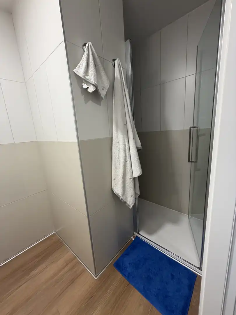 Badezimmer von Wohnung zur Miete in Madrid mit Klimaanlage, Parkett und Terrasse