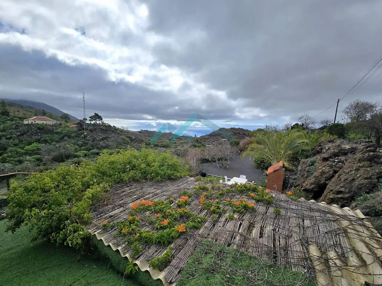 Vista exterior de Finca rústica en venda en Guía de Isora amb Jardí privat i Moblat