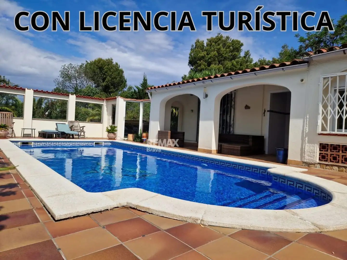 Villa mit Pool zum Verkauf in Calle de Vitoria