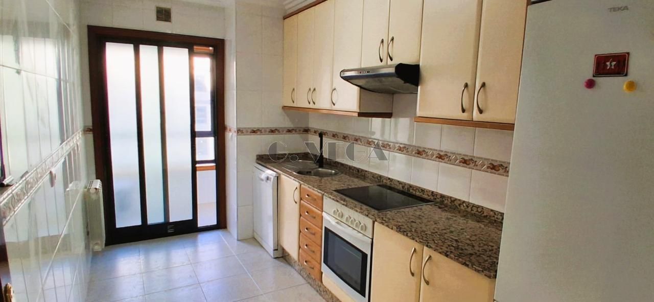Kitchen of Apartment to rent in Vigo   with Heating, Parquet flooring and Storage room