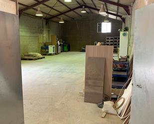 Industrial buildings to rent in Campos