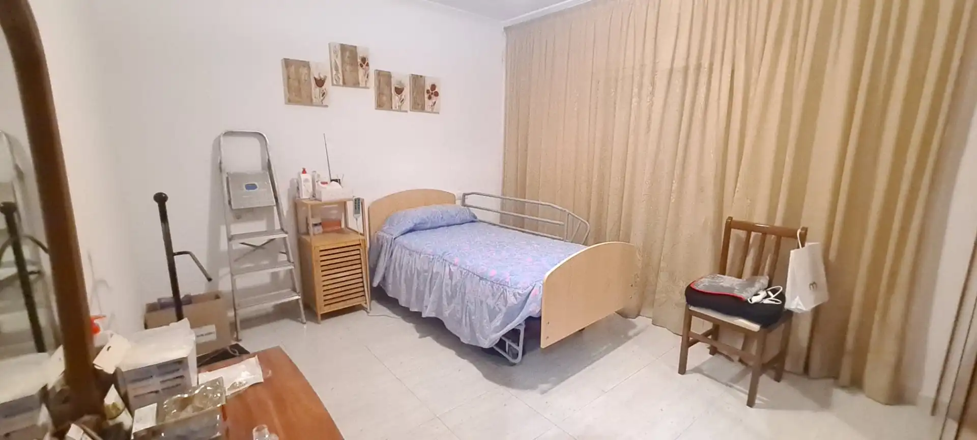 Habitación de Casa adosada en venta en Blanes con Calefacción, Terraza y Trastero