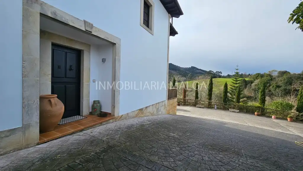 Vista exterior de Casa o chalet en venta en Colunga con Calefacción, Jardín privado y Parquet
