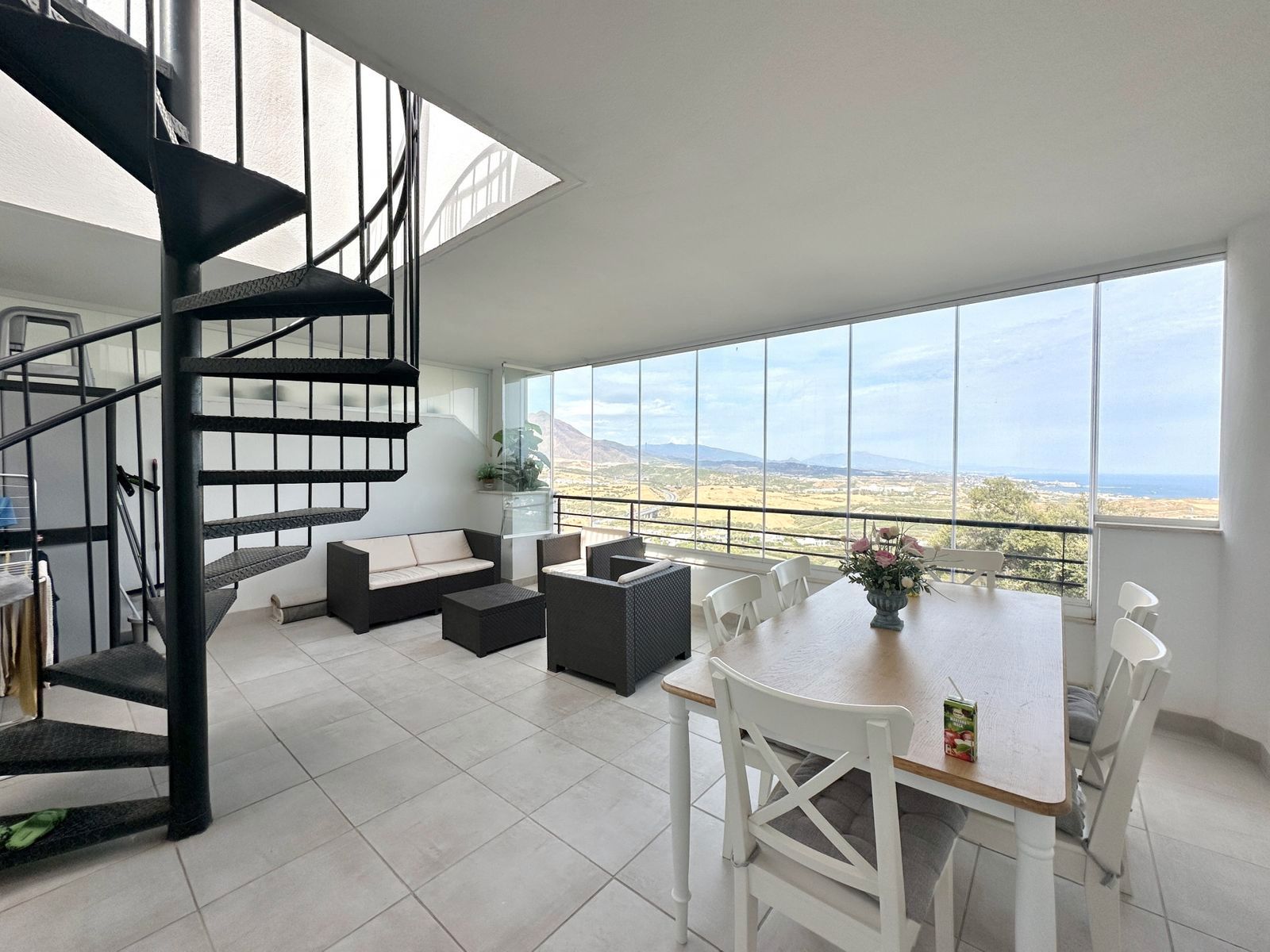 Sala d'estar de Dúplex en venda en Casares amb Aire condicionat, Terrassa i Moblat