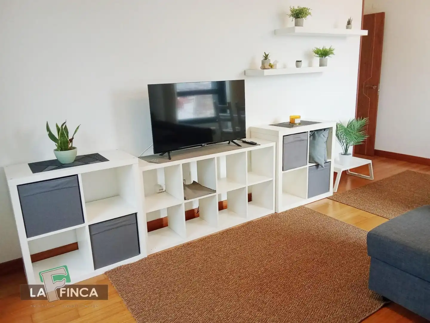 Sala d'estar de Pis de lloguer en Oviedo  amb Traster i Moblat