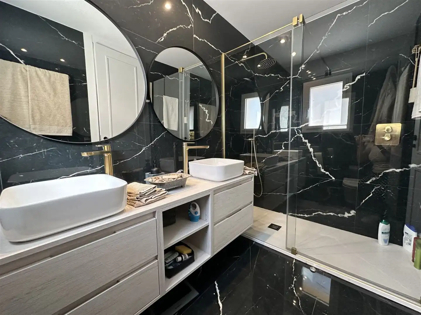 Baño de Apartamento en venta en Marbella con Aire acondicionado y Terraza