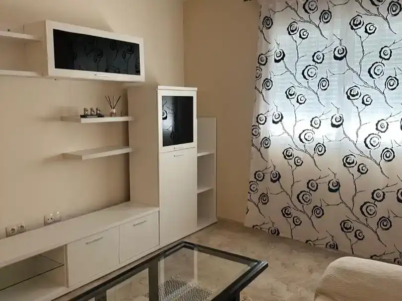 Wohnzimmer von Wohnung zur Miete in Esquivias mit Möbliert