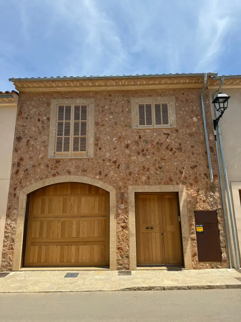 Vista exterior de Casa adosada en venda en Sencelles amb Aire condicionat, Calefacció i Jardí privat