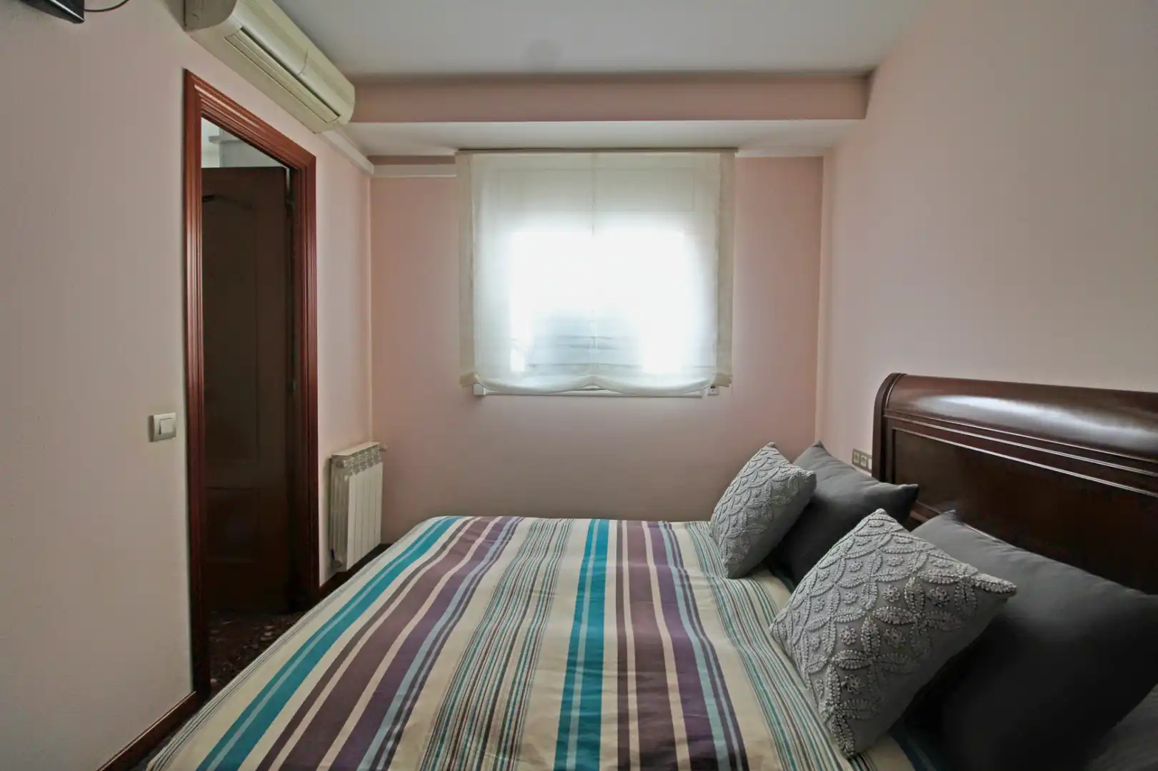 Habitación de Piso en venta en L'Hospitalet de Llobregat con Aire acondicionado, Calefacción y Amueblado