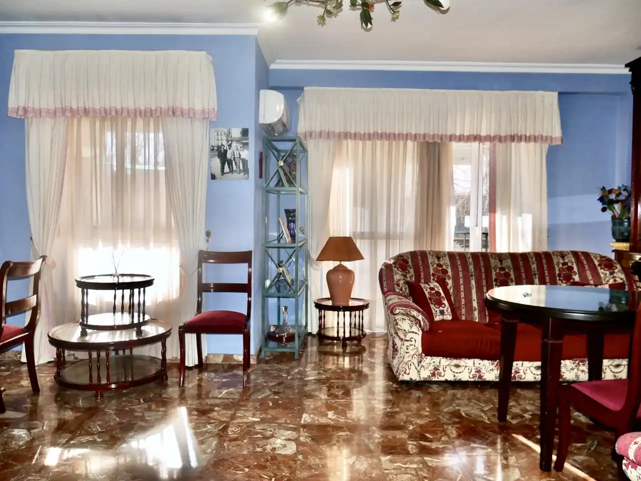 Living room of Flat for sale in Sevilla  with Air Conditioner, Terrace and Furnished