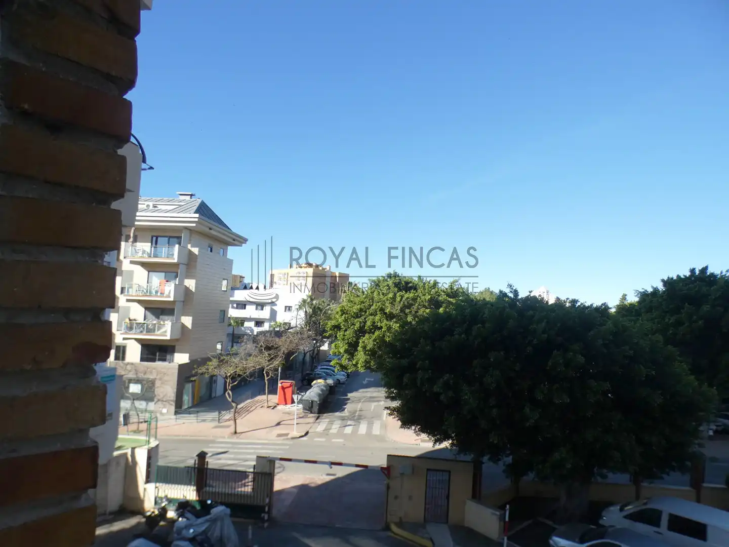 Vista exterior de Pis en venda en Benalmádena amb Jardí privat, Moblat i Balcó