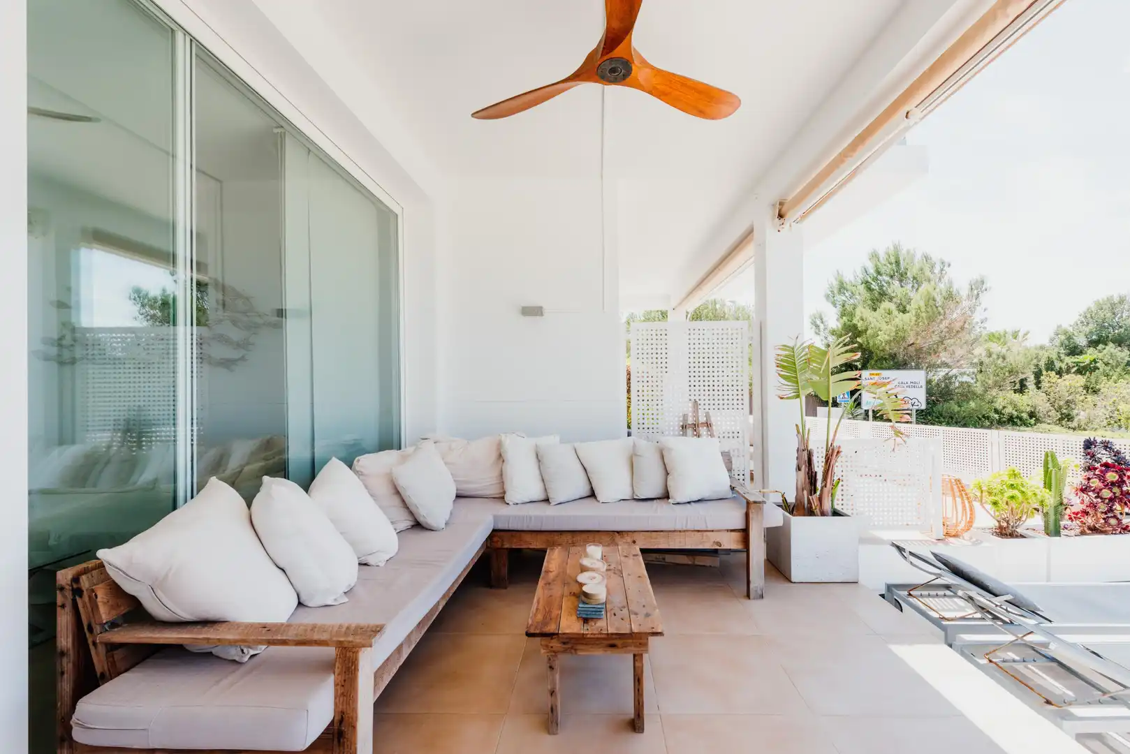 Casa aparellada amb terrassa en venda a Cala Vedella-Cala Tarida, imagen 3