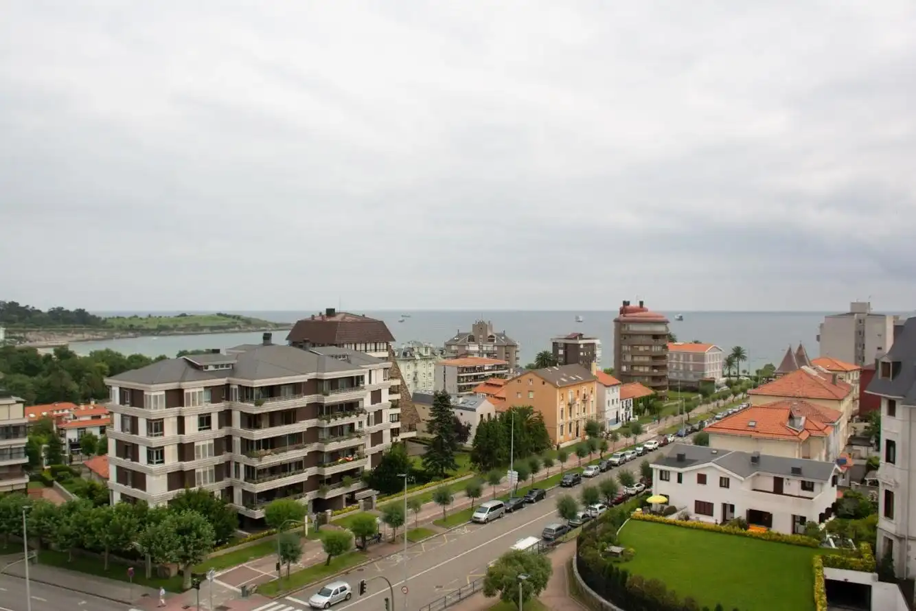 Außenansicht von Wohnung zur Miete in Santander mit Heizung und Privatgarten