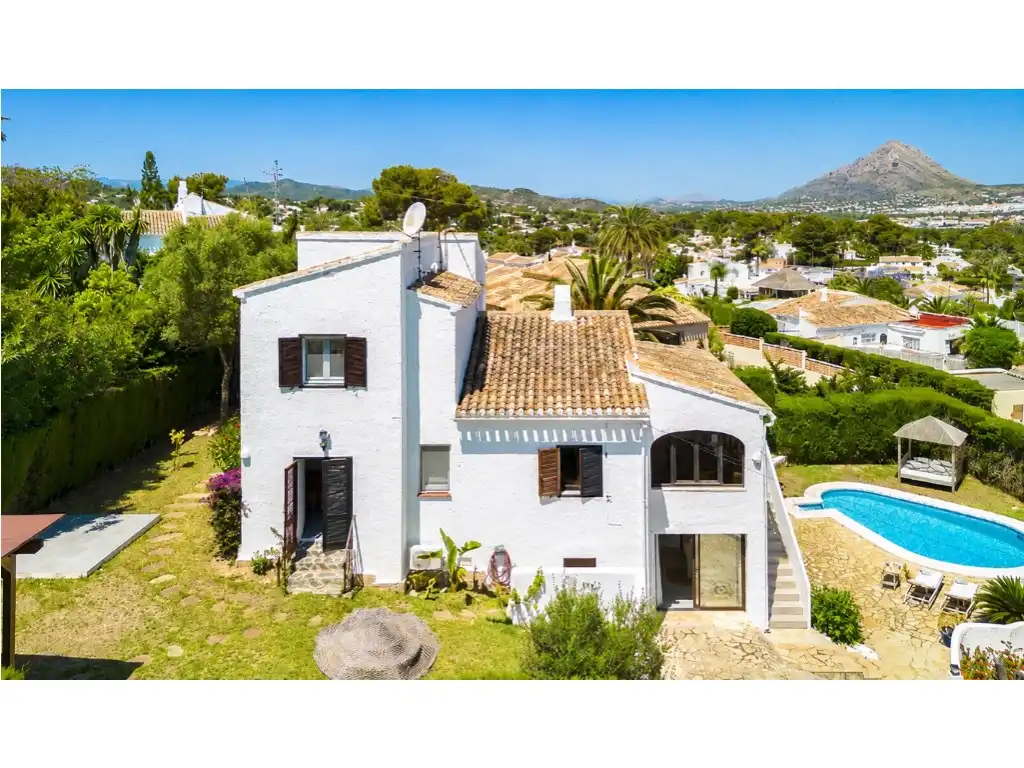 Vista exterior de Casa o xalet en venda en Jávea / Xàbia amb Calefacció, Jardí privat i Terrassa