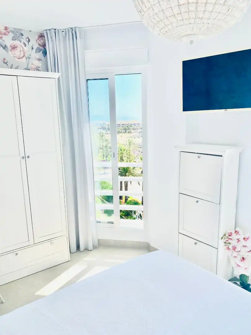 Schlafzimmer von Wohnung zur Miete in Benalmádena mit Klimaanlage, Terrasse und Möbliert