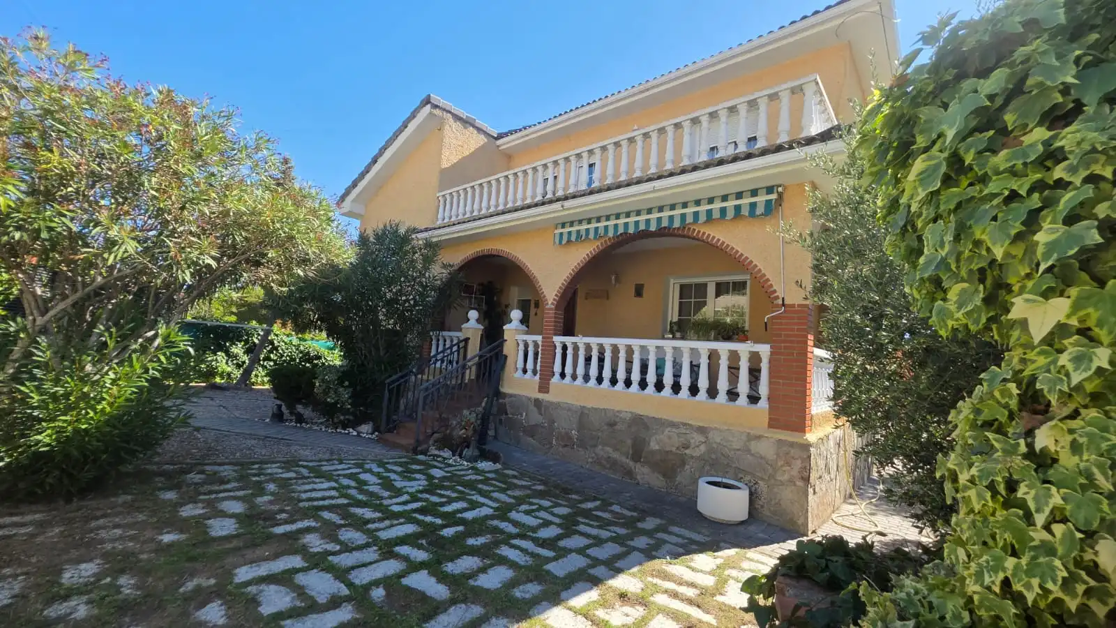 Villa mit Pool zum Verkauf in Manzanares El Real