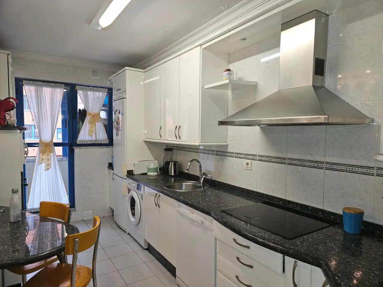 Cocina de Piso en venta en León Capital  con Calefacción, Trastero y Amueblado