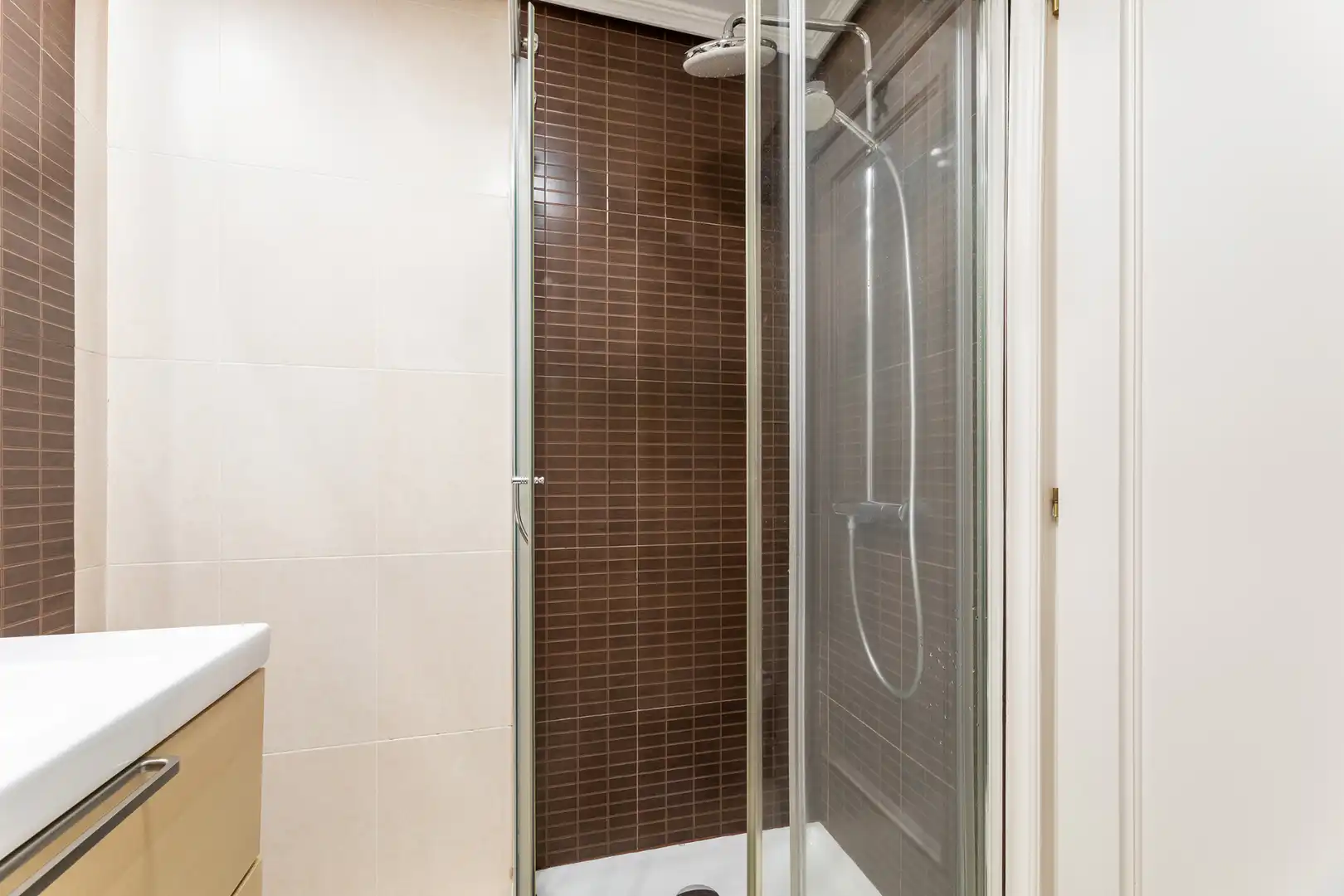 Badezimmer von Haus oder Chalet zum Verkauf in Pozuelo de Alarcón mit Klimaanlage, Heizung und Privatgarten