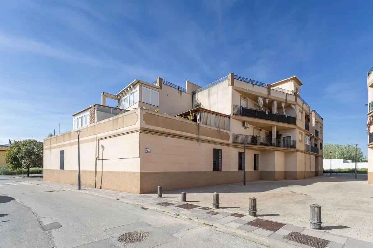 Vista exterior de Piso en venta en Atarfe con Aire acondicionado, Terraza y Trastero