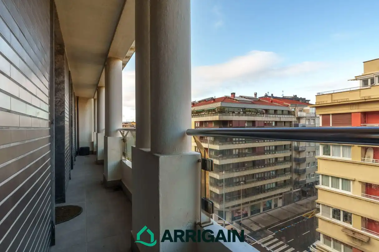 Vista exterior de Pis en venda en Donostia - San Sebastián  amb Calefacció, Terrassa i Balcó