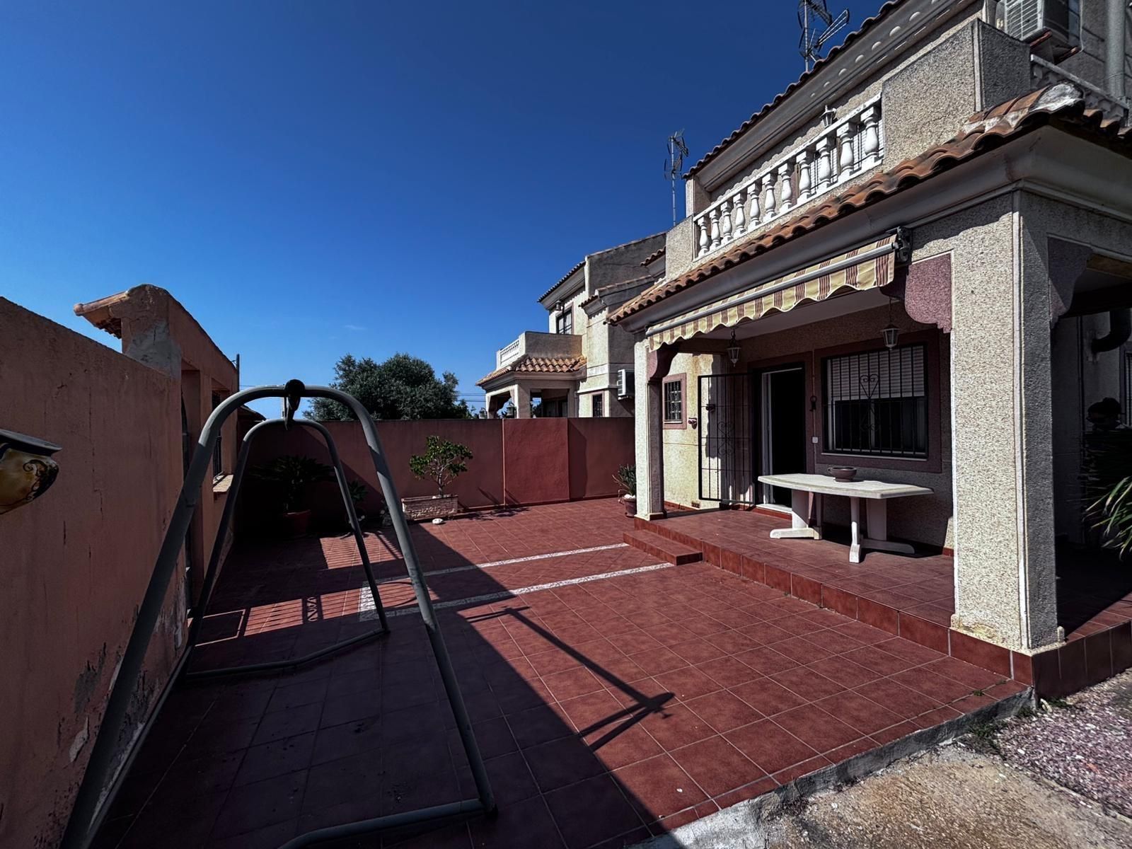 Garden of House or chalet for sale in Torrevieja  with Air Conditioner, Terrace and Swimming Pool