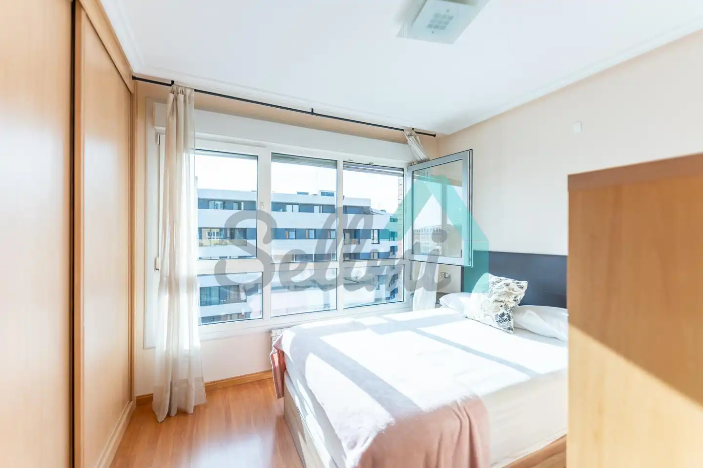 Estudio de alquiler en Avenida de Bruselas, HUCA - La Cadellada