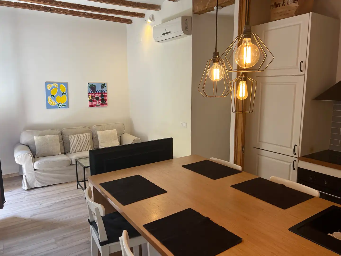 Comedor de Piso en venta en Barcelona con Aire acondicionado, Calefacción y Amueblado