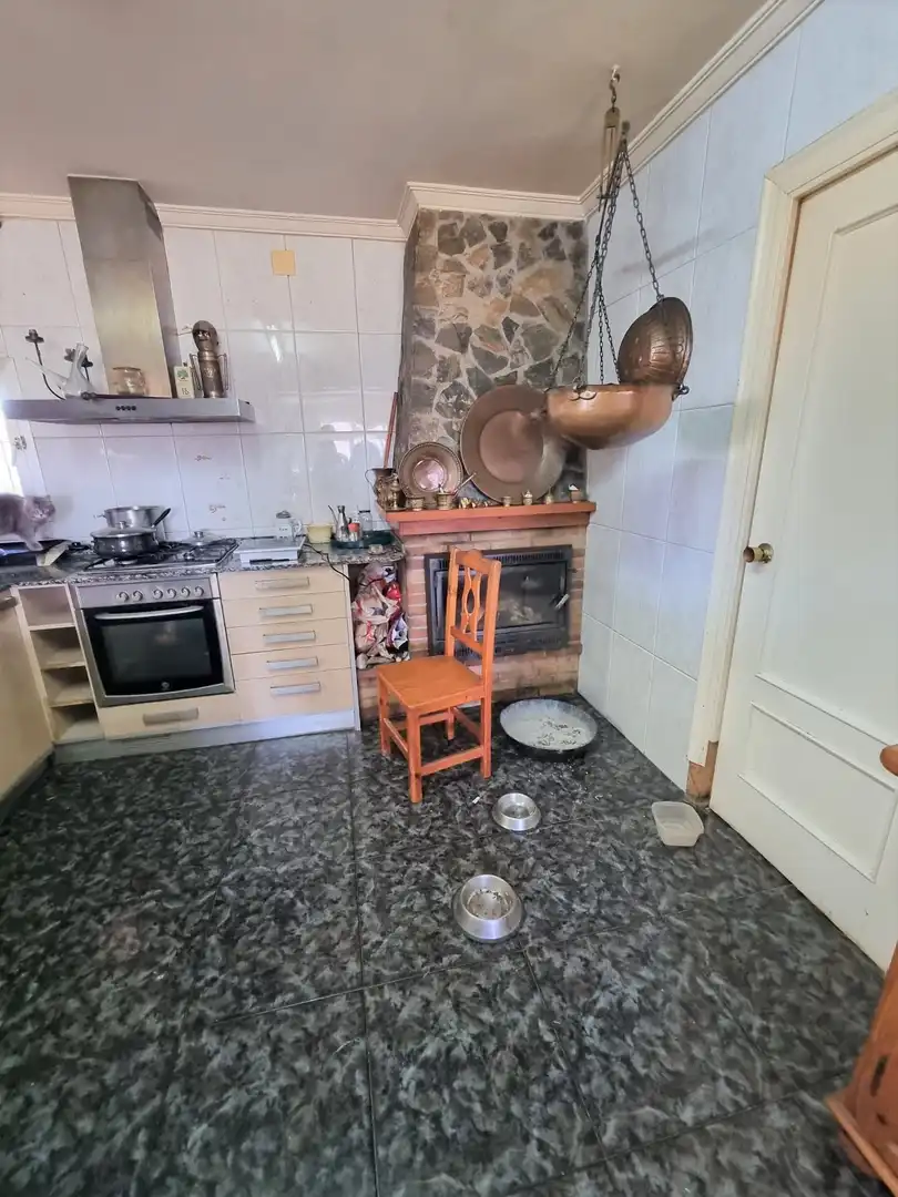 Cuina de Casa o xalet en venda en Lleida amb Jardí privat i Traster