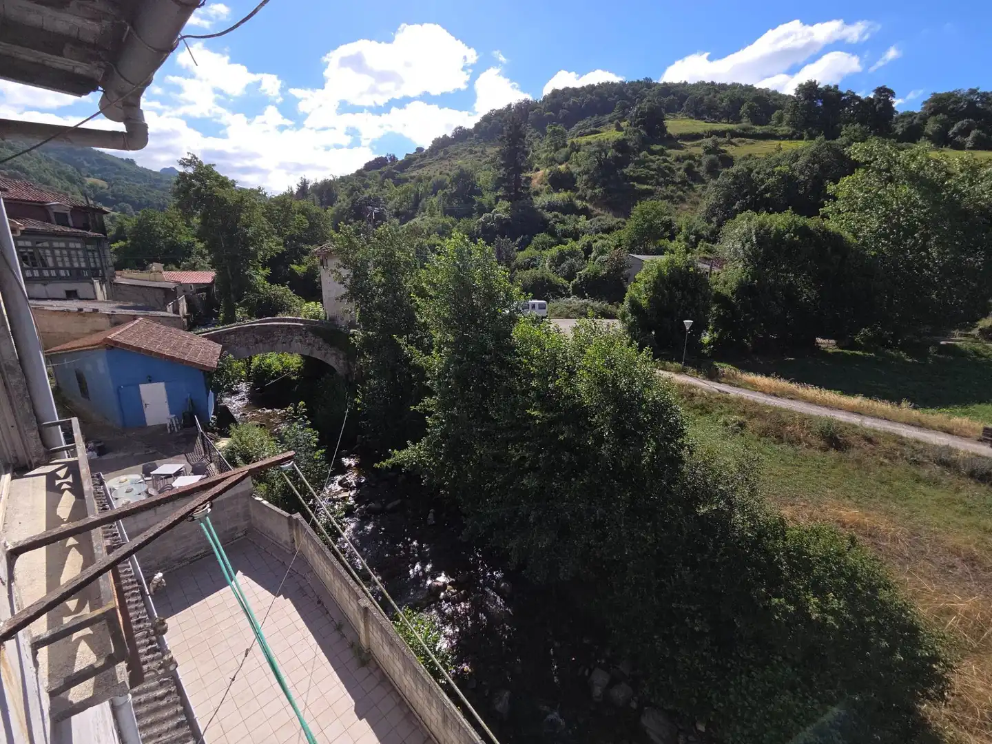 Vista exterior de Ático en venta en Teverga con Amueblado y Balcón