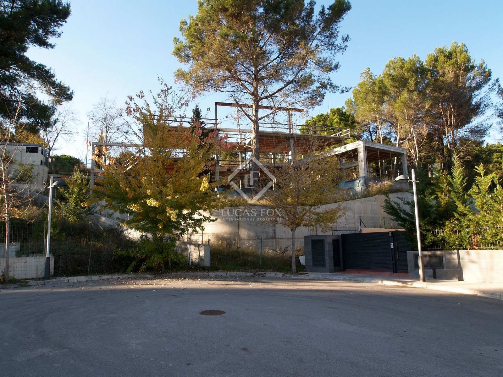 Vista exterior de Casa o xalet en venda en Cerdanyola del Vallès amb Aire condicionat, Calefacció i Jardí privat