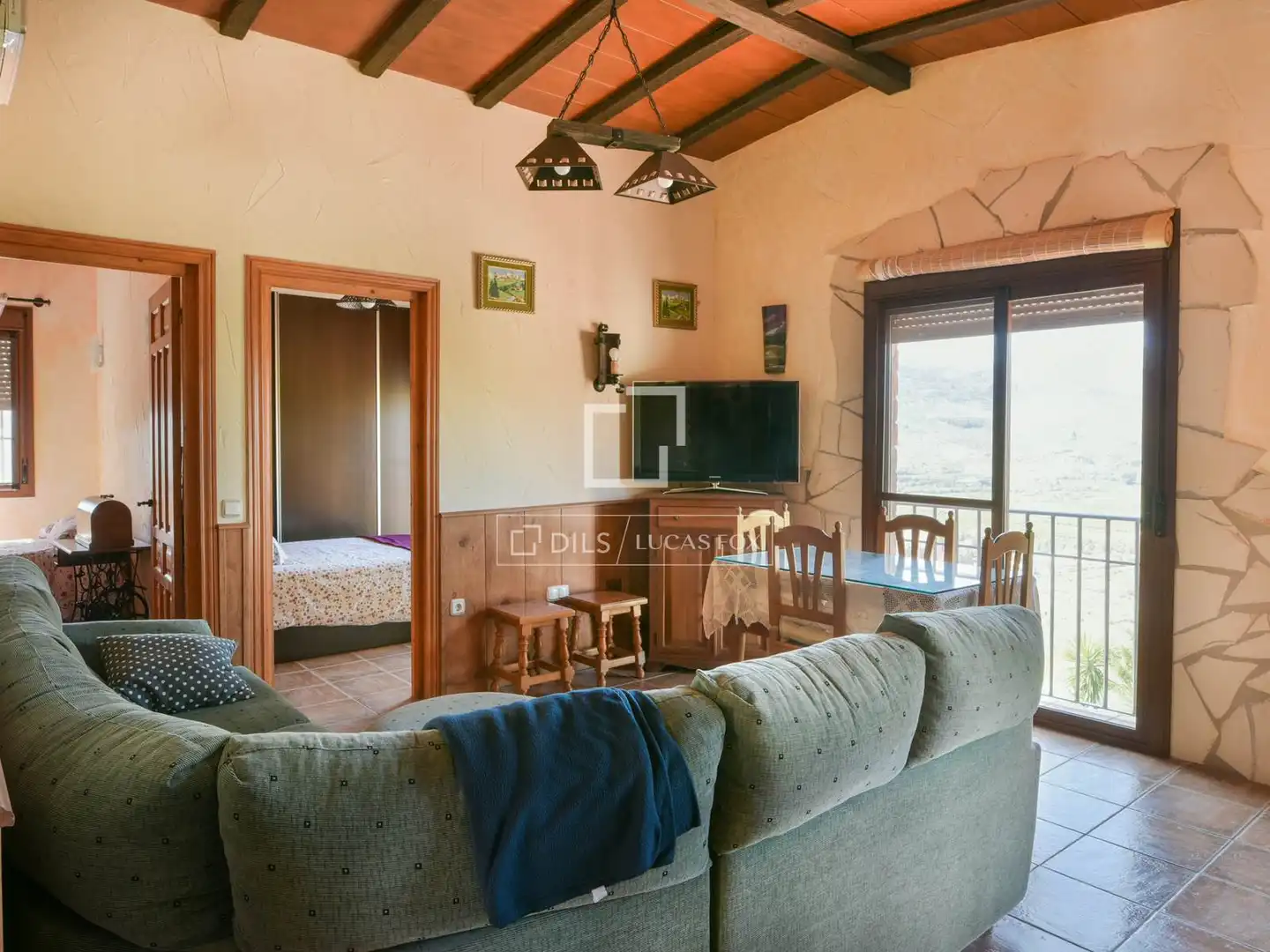 Sala d'estar de Finca rústica en venda en Ardales amb Aire condicionat, Terrassa i Traster
