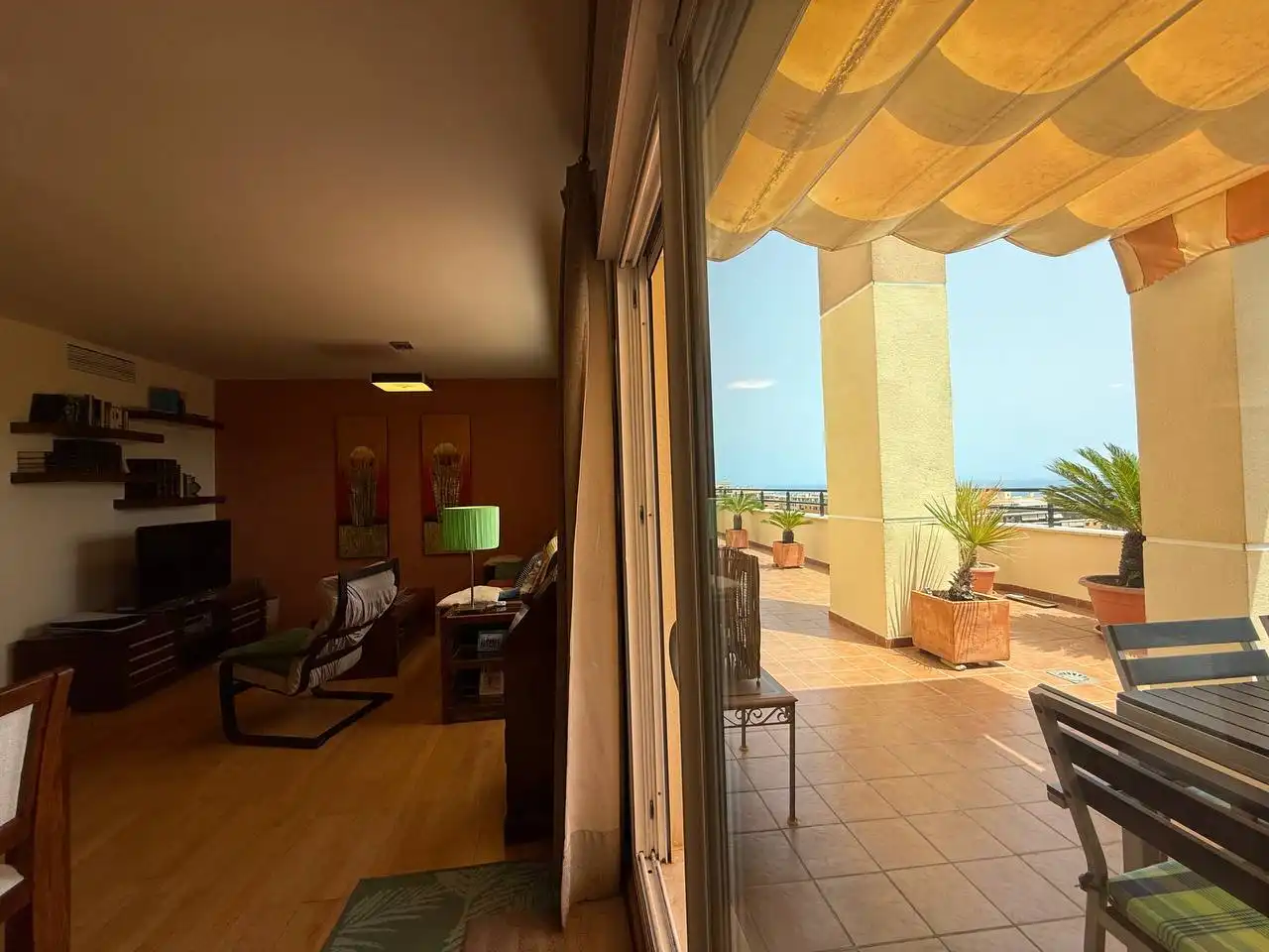 Sala de estar de Dúplex en venta en Torremolinos con Aire acondicionado, Calefacción y Terraza
