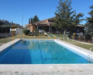 Piscina de Casa o xalet en venda en Villares de la Reina amb Piscina i Balcó