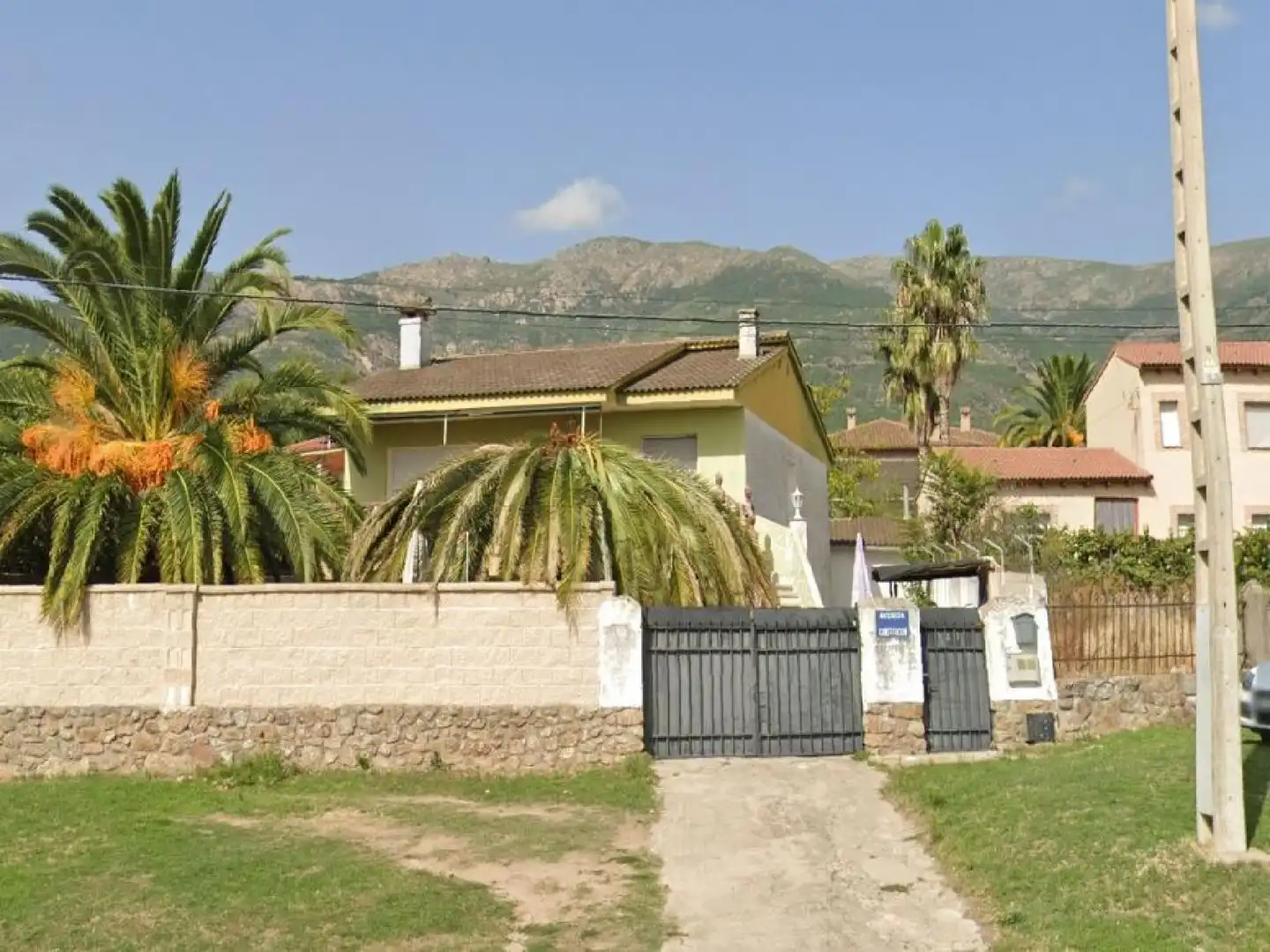 Exterior view of Houses for sale in Casavieja