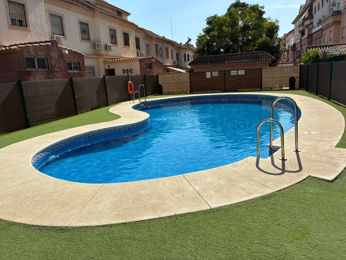 Schwimmbecken von Maisonette zur Miete in Dos Hermanas mit Klimaanlage, Privatgarten und Abstellraum