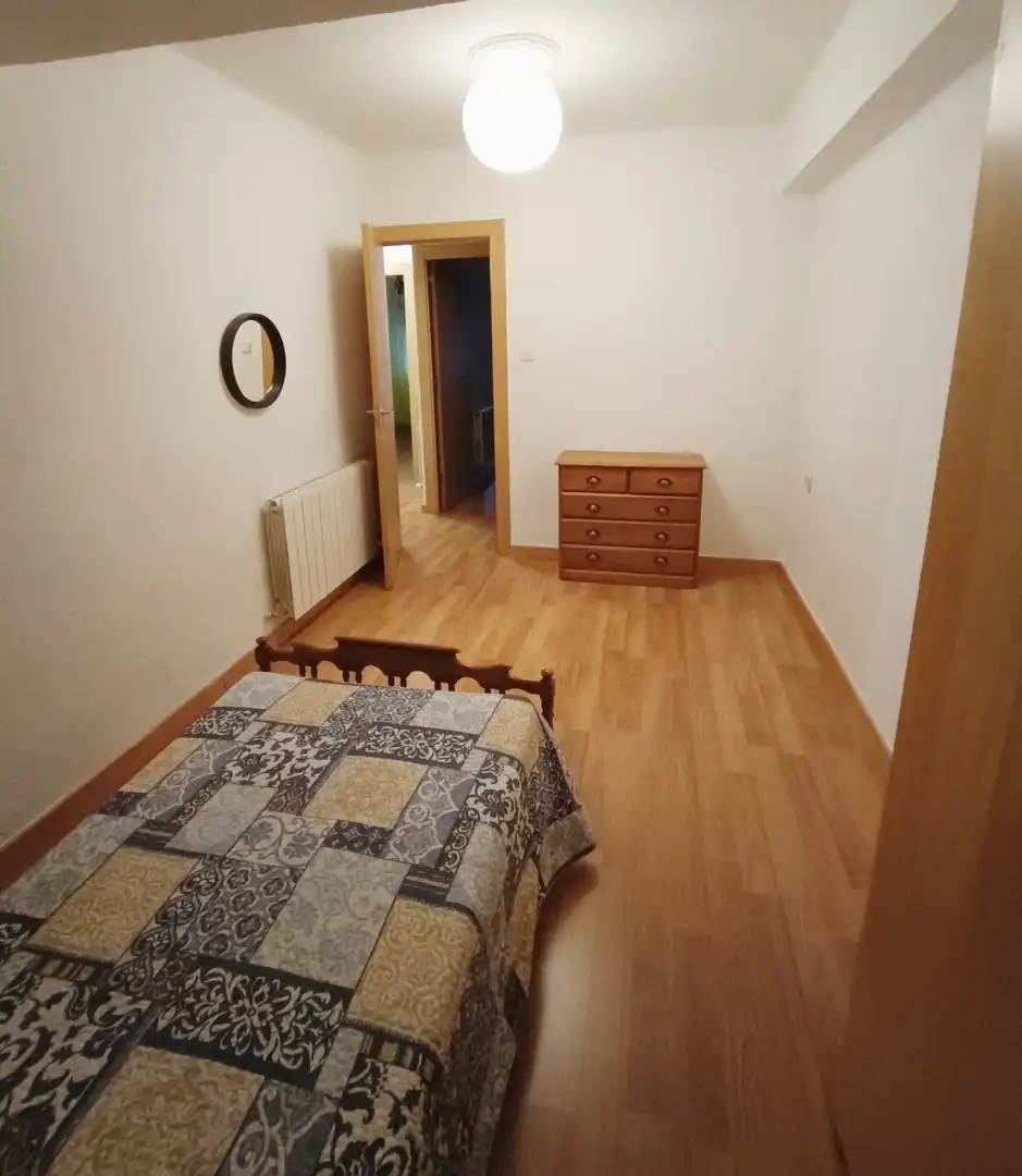 Schlafzimmer von Wohnung zur Miete in Cuenca mit Heizung, Terrasse und Möbliert