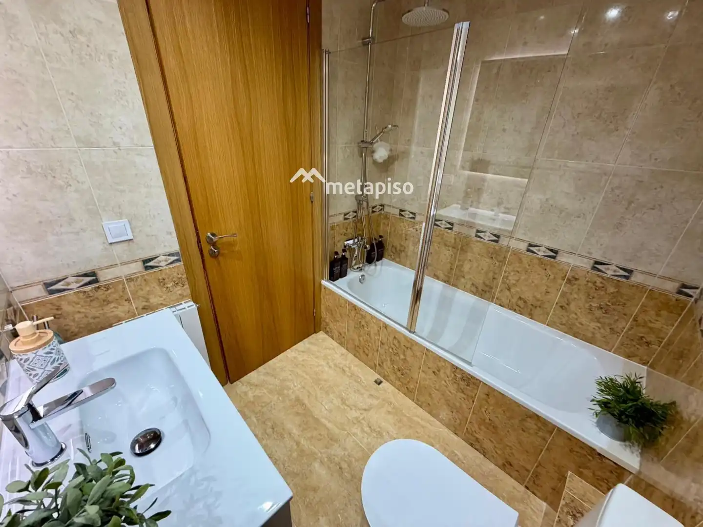 Baño de Casa adosada en venta en Santa Margarida I Els Monjos con Aire acondicionado, Calefacción y Terraza