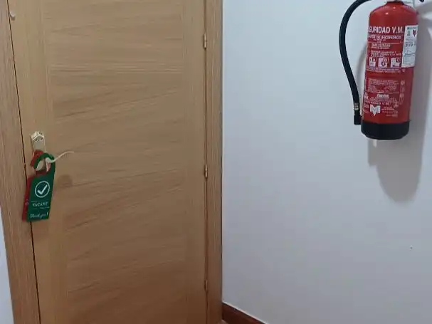 Büro zur Miete in Burgos mit Heizung, Internet und Alarm