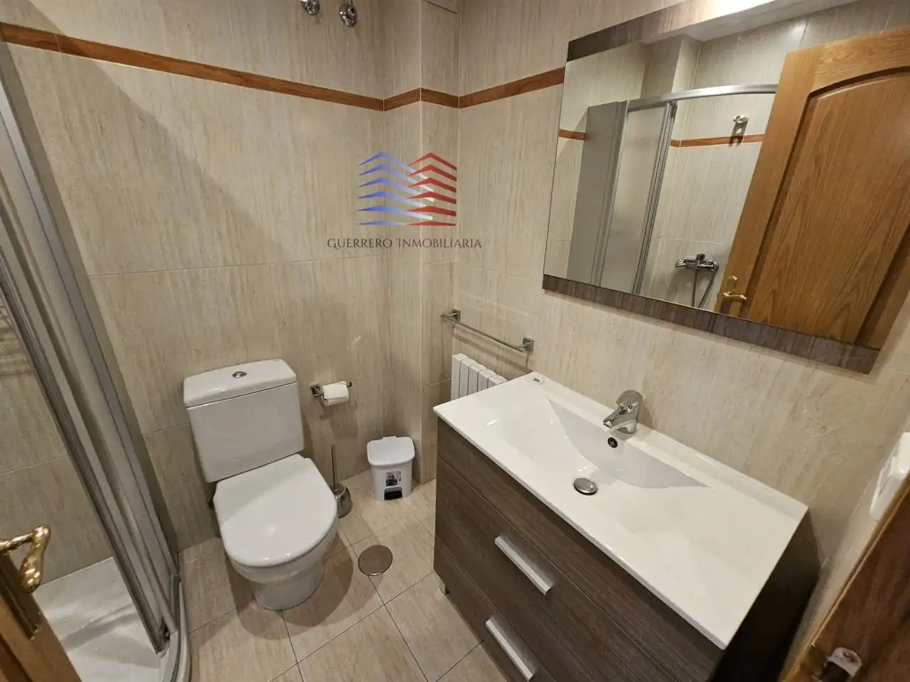 Bany de Pis de lloguer en Ourense Capital  amb Calefacció, Parquet i Traster