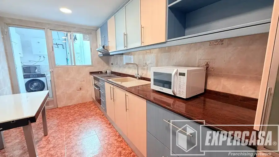 Cuina de Pis de lloguer en Valencia amb Aire condicionat i Moblat