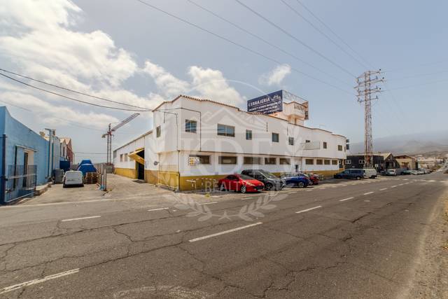 Nave industrial en Venta en Calle Olimpia en Guargacho