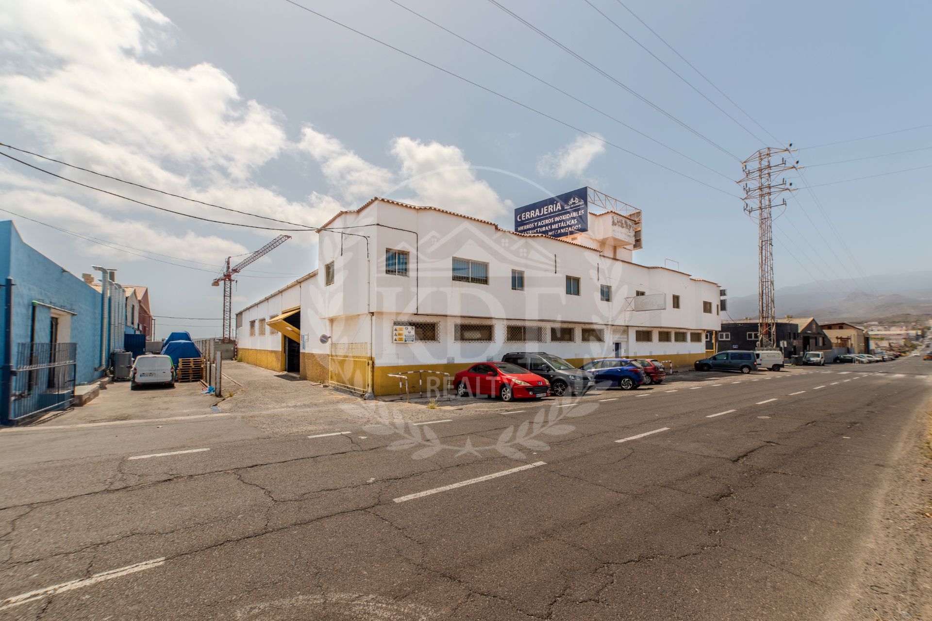 Vista exterior de Nau industrial en venda en San Miguel de Abona amb Alarma
