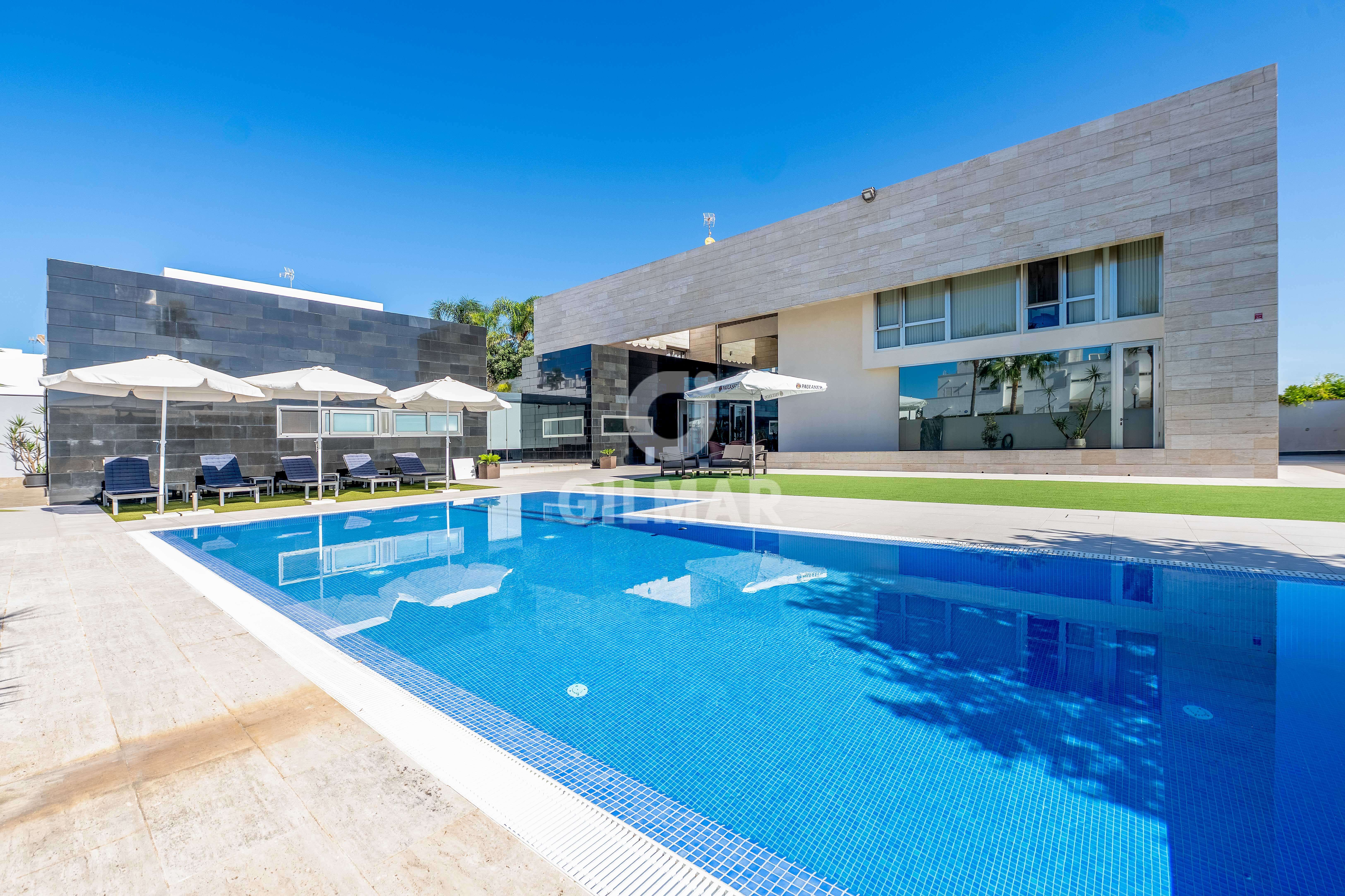 Swimming pool of House or chalet for sale in Conil de la Frontera  with Heating, Private garden and Swimming Pool