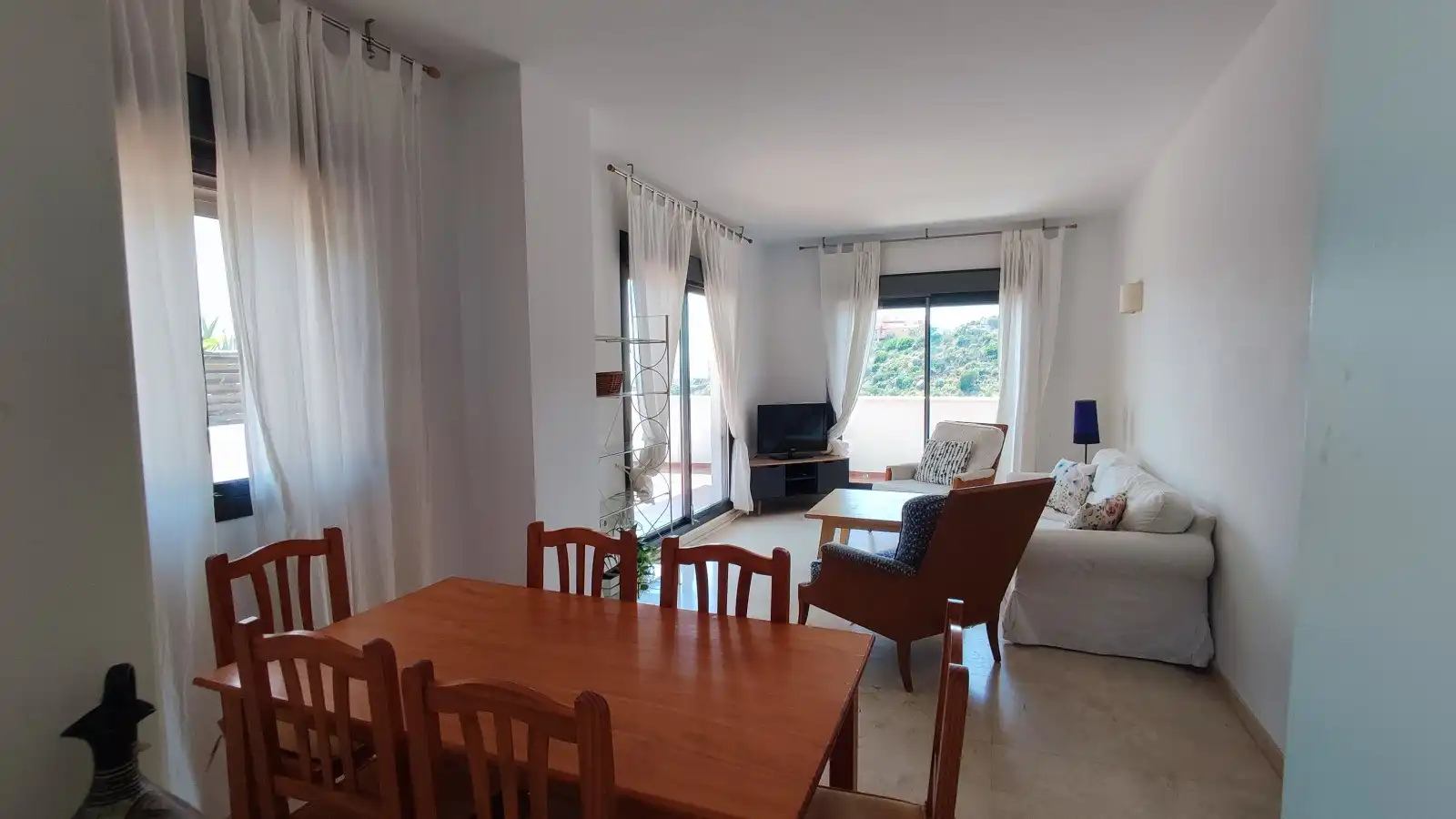 Wohnzimmer von Erdgeschoss zum Verkauf in Manilva mit Klimaanlage, Terrasse und Abstellraum